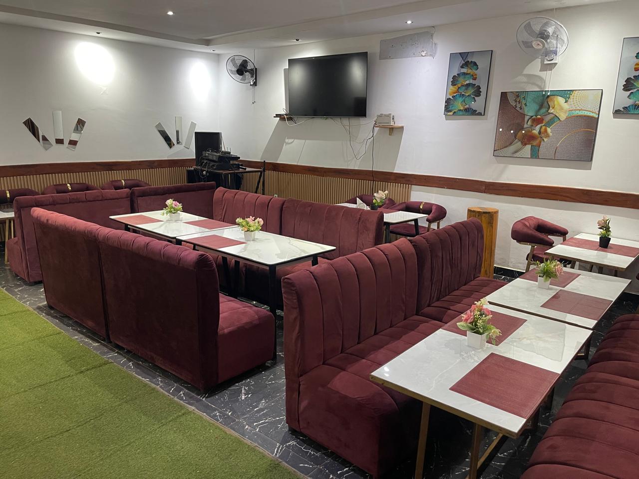 Salão lounge bordô